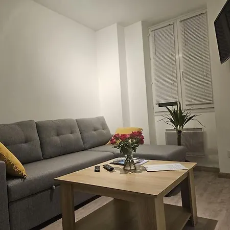 Joli En Face De Apartment *